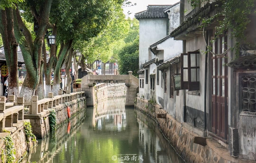 中国现在的年轻人真的更躺平摆烂吗？是什么造成的？游戏画面